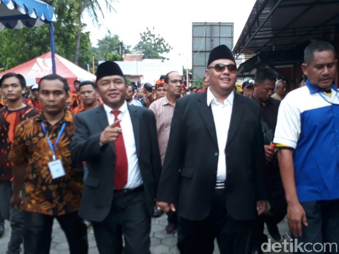 Dedy Yon Supriyono-M Jumadi saat mendaftar sebagai calon Wali Kota dan Wakil Wali Kota Tegal di Pilkada 2018.