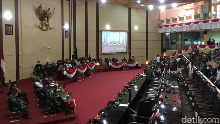 DPRD Medan menggelar rapat paripurna tentang usulan pelantikan Bobby Nasution-Aulia Rachman menjadi Wali Kota-Wakil Wali Kota Medan pada 26 Februari 2021. (Ahmad Arfah/detikcom)