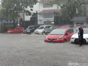 Kompleks Kantor Gubernur Jateng-Simpang Lima Kebanjiran