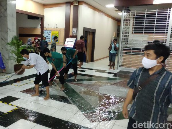 Foto-foto Kompleks Kantor Gubernur Jateng Terendam Banjir