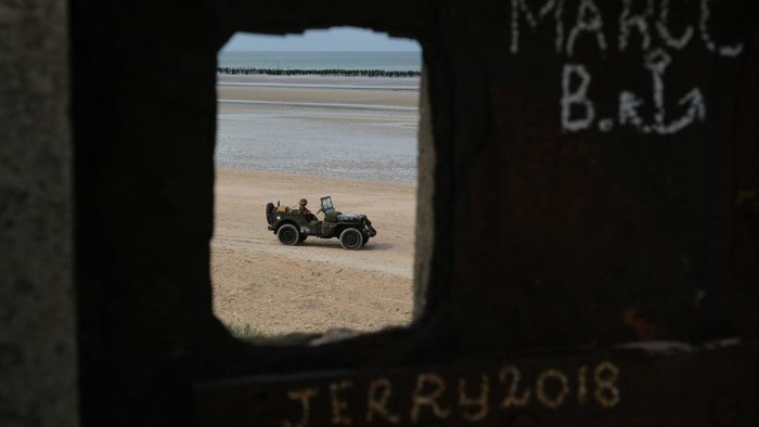 JEEP WILLYS tak sekadar menjadi perburuan pecinta otomotif karena ototnya yang tangguh. Lahir di zaman perang dunia II, kendaraan ini juga kental dengan nilai sejarah. Sang legenda yang kini tengah didambakan banyak orang.