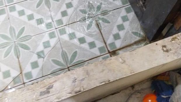 Genangan di kamar mandi Julianto (Julianto)