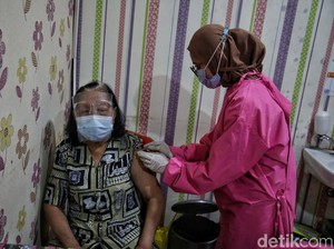 Kendala Vaksinasi Lansia: Banyak yang Tidak Sadar Tensinya Tinggi