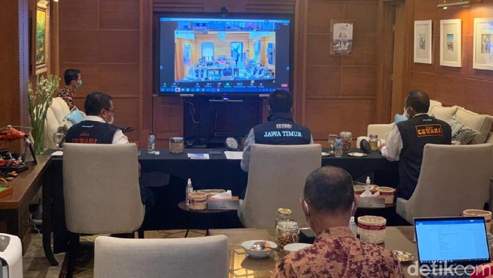 Gubernur Khofifah Indar Parawansa memastikan PPKM Mikro di seluruh kabupaten/kota di Jatim diperpanjang. Lalu bagaimana teknis PPKM Mikro Jilid 2 di Jatim?