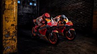 Untuk mendukung kestabilan, Honda RC213V dibekali suspensi Ohlins di depan dan belakang. Menyediakan hubungan penting antara roda dan sasis, tugas suspensi adalah menjaga agar ban tetap menyentuh tanah dan menghasilkan cengkeraman maksimal. Foto: Dok. HRC