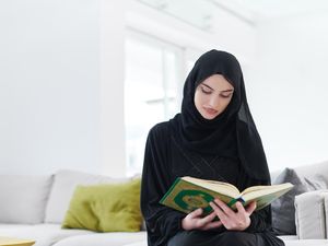10 Ayat tentang Taubat, Arab, Latin, dan Terjemahannya