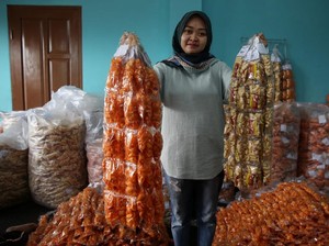Sasar Ibu-ibu, Pengusaha Kerupuk Raup Omzet Puluhan Juta Per Bulan
