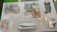 Biasanya dalam merakit lemari atau meja pengguna akan bingung step memasang baut-baut yang ada. Namun, dengan desain kemasan seperti ini pengguna akan lebih mudah untuk tahu kapan dan di mana baut dipasang.  