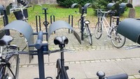 Biasanya parkiran penuh dengan pelindung hanya untuk mobil dan motor. Tetapi parkiran sepeda ini bisa solusi agar sepeda terparkir dengan aman dan terlindungi dari panas serta hujan.  