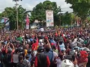 Pembelaan dan Sindiran soal Kerumunan di Kunjungan Jokowi