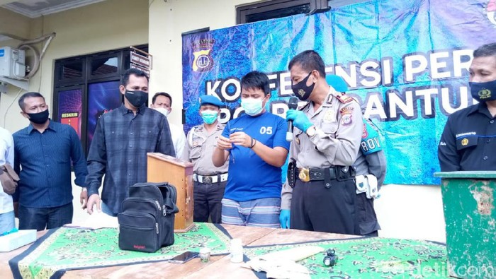 Jumpa pers kasus pencurian kotak amal di Polsek Pleret, Bantul, Selasa (23/2/2021).