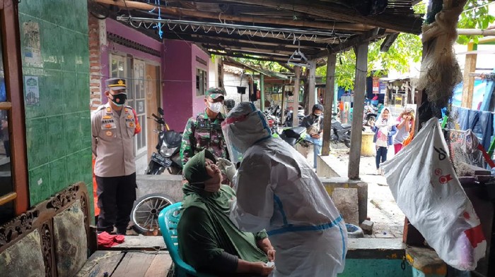 Kegiatan testing dan tracing COVID-19 di Pulau Tidung, Kepulauan Seribu