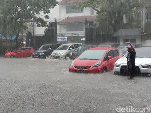 Kaget Kantor Gubernur Jateng Banjir, Ganjar Minta Audit Sumber Air