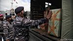 Momen TNI AL Salurkan Bantuan Korban Banjir Bekasi-Karawang