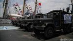 Momen TNI AL Salurkan Bantuan Korban Banjir Bekasi-Karawang