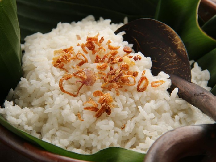 Resep Nasi Uduk Betawi Pakai Magic Com yang Gurih Wangi
