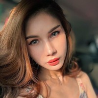 Dalam jumpa pers pada 24 September 2021, kepolisian Malaysia mengatakan bahwa Nur Sajat masih berada di Thailand setelah ditangkap karena kabur dari Negeri Jiran. Nur Sajat terlibat kasus pelanggaran UU Syariat setelah pamer di media sosial penampilannya umrah memakai baju wanita padahal dia mengaku pria saat berada di Tanah Suci. Foto: Instagram/@nursajat23