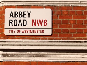 Papan Abbey Road Dijual Mulai Rp 168 Juta, Fans Beatles Tertarik?