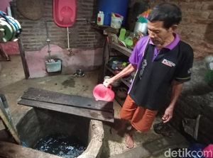 Banjir di Kudus Surut, Sumur Warga Kini Berwarna Hitam dan Berbau Busuk