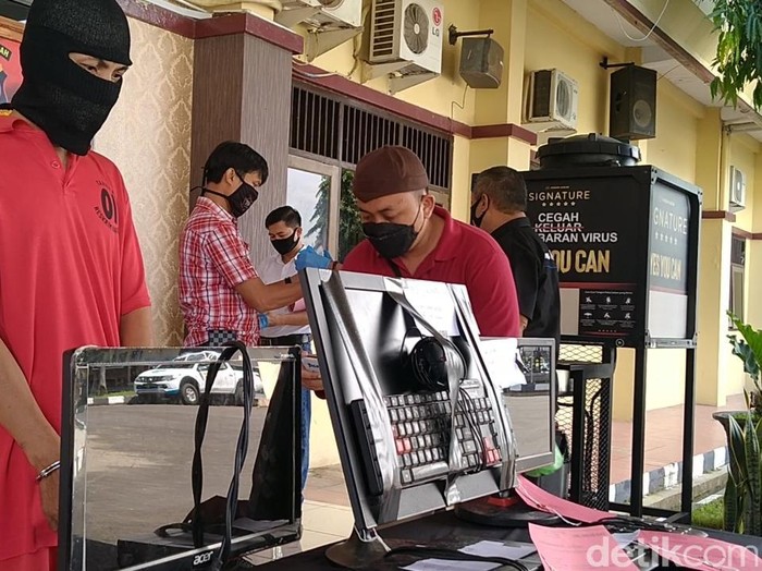 Pencuri barang elektronik yang beraksi di 8 sekolah-kantor di Kabupaten Pekalongan, Selasa (23/2/2021).