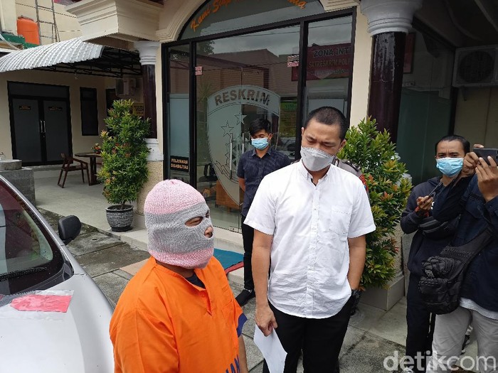 Seorang petani di Ponorogo nekat menggelapkan mobil warga. Ia melakukan penggelapan mobil untuk modal bisnis.