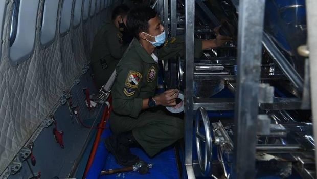Pesawat CN-295 milik TNI AU tabur garam di Selat Sunda hingga Lampung Timur