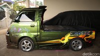 Pikap itu berkelir hijau dengan gradasi cokelat. Bagian wajah mobil dibuat garang dengan aplikasi lampu LED Projector. Foglamp mengambil copotan Jetbus. Lampu-lampu tersebut mengeluarkan cahaya kelap kelip yang mengundang perhatian.