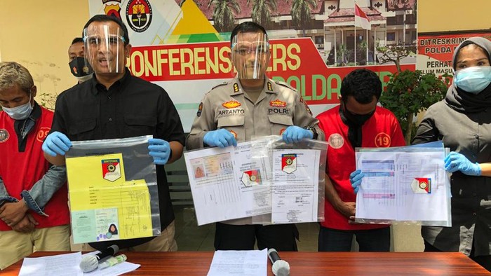 Polda NTB ringkus 2 pria atas kasus perdagangan orang bermodus pekerja migran Indonesia (dok Polda NTB)