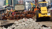 Underpass ini juga untuk memperlancar arus lalu lintas di perlintasan sebidang rel kereta api di sekitar simpang Bulak Kapal.