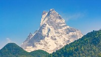 Kalau dilihat-lihat, puncaknya mirip ekor ikan. Ini mengapa Machhapuchhare memiliki arti Ekor Ikan.  (Getty Images/iStockphoto)