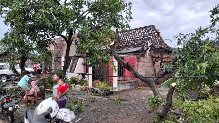 Rumah di Desa Karangsono, Kecamatan Mranggen yang diterjang puting beliung, Selasa (23/2/2021)