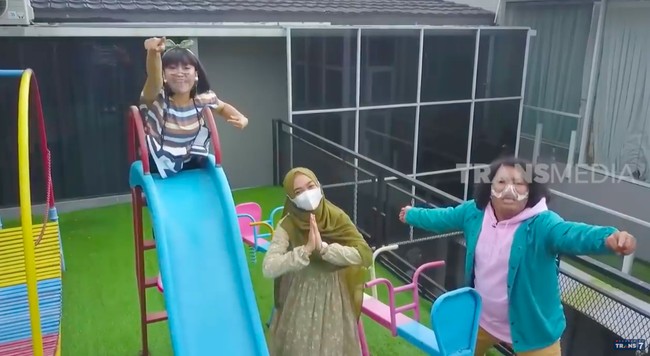 Inilah area bermain yang berada di rooftop. (Foto: YouTube/Trans TV Official)