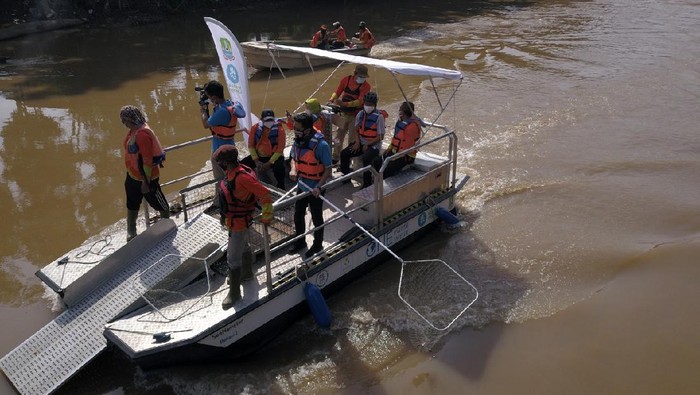 SeeHamster, perahu pembersih sungai Pemkot Bekasi