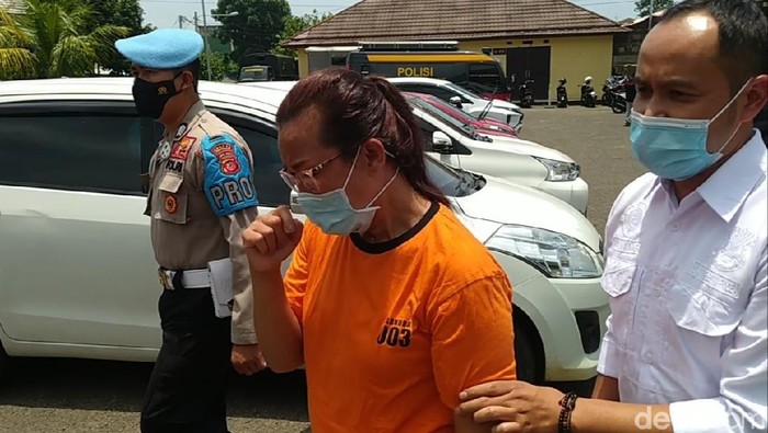 Seorang ibu di Cianjur ditangkap polisi gegara edarkan sabu.