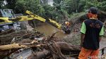 Tembok Runtuh di Aliran Kali Krukut Mulai Diperbaiki