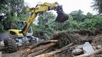 Tembok Runtuh di Aliran Kali Krukut Mulai Diperbaiki