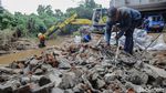 Tembok Runtuh di Aliran Kali Krukut Mulai Diperbaiki