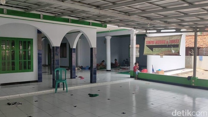 Tempat Pengungsian di Bekasi Akibat Tanggul Jebol Citarum