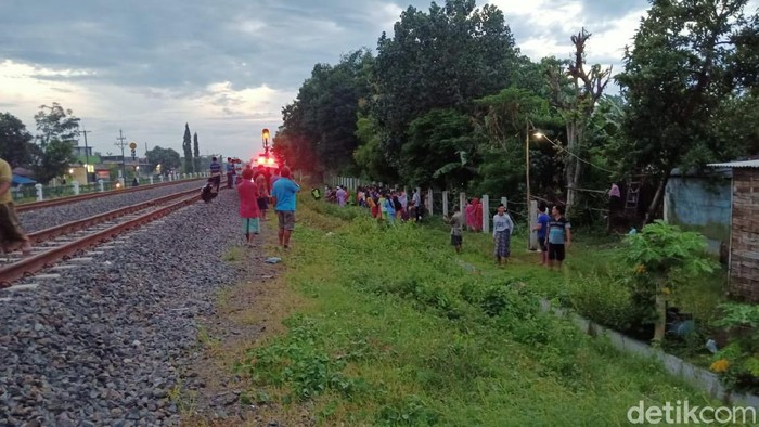 tewas tertabrak kereta api