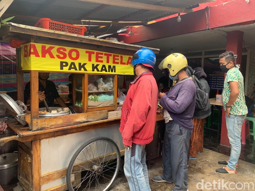 Uenak Poll Bakso Tetelan Barbar Dengan Topping Tetelan Melimpah Ruah