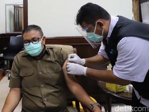 63 Puskesmas dan Dua RS di Surabaya Gelar Vaksinasi COVID-19