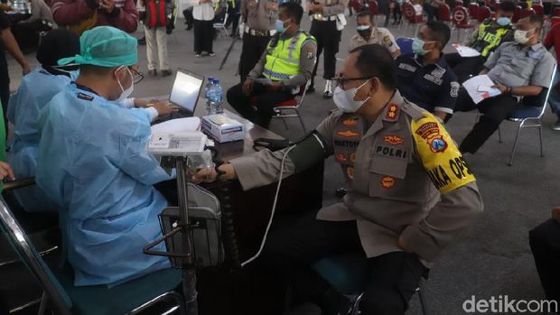 vaksinasi polrestabes surabaya