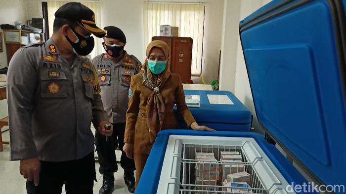 Vaksinasi tahap kedua tiba di Ponorogo. Total ada 14.200 vial vaksin ditujukan untuk nakes dan petugas pelayanan publik.