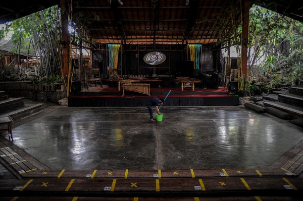 Saung Angklung Udjo tampak sepi. Tempat yang biasanya digunakan untuk pertunjukan kesenian Sunda ini mulai ditinggalkan penonton karena COVID-19. Foto: ANTARA FOTO/RAISAN AL FARISI Saung Angklung Udjo tampak sepi. Tempat yang biasanya digunakan untuk pertunjukan kesenian Sunda ini mulai ditinggalkan penonton karena COVID-19. Foto: ANTARA FOTO/RAISAN AL FARISI