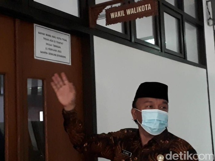 Wakil Wali Kota Tegal menunjukkan ruang kerja dikunci