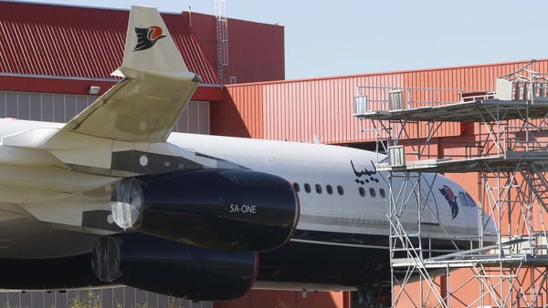 Tidak seperti pesawat lain yang terjebak dalam baku tembak tahun 2011 di Bandara Tripoli dan harus dibumihanguskan, A340 milik Khadafi tetap layak terbang.