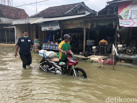 Banjir kembali terjadi di kawasan Bengawan Njero, Lamongan. Banjir jilid 2 ini terjadi karena meluapnya Sungai Bengawan Njero, anak Sungai Bengawan Solo.
