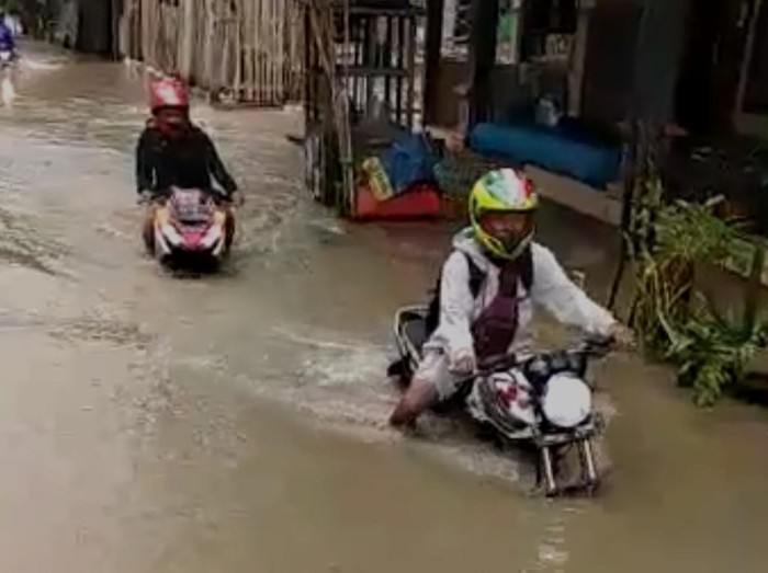 Banjir kembali terjadi di kawasan Bengawan Njero, Lamongan. Banjir jilid 2 ini terjadi karena meluapnya Sungai Bengawan Njero, anak Sungai Bengawan Solo.