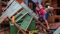 Menurut data sementara yang dihimpun Kantor Balai Desa Karangsono hingga Rabu (24/2) pukul 08:00 WIB, peristiwa yang terjadi pada Selasa (23/2) sore itu merusak 17 tempat usaha dan 186 rumah warga, satu diantaranya roboh.