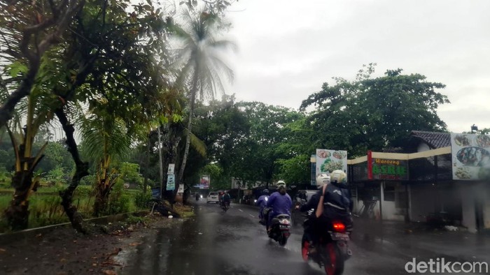 BPBD Sukabumi mengingatkan potensi bencana akibat hujan terus menerus